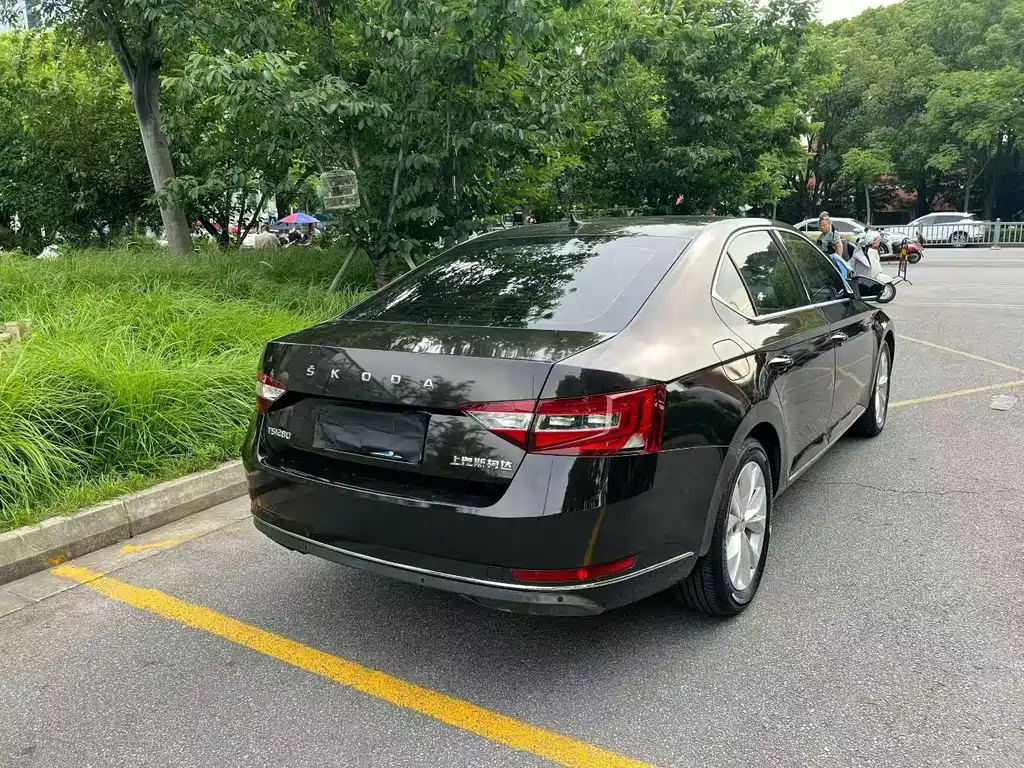Skoda Superb — миниатюра 6