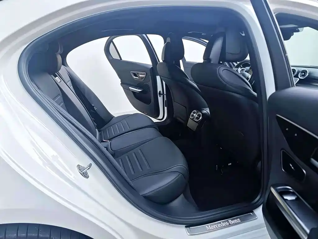 Mercedes-Benz C-Class — миниатюра 4