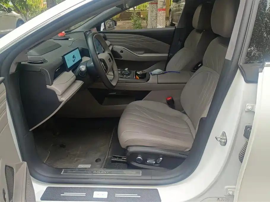 Geely Galaxy Galaxy 8 8 2025 130km EM-i Flagship
