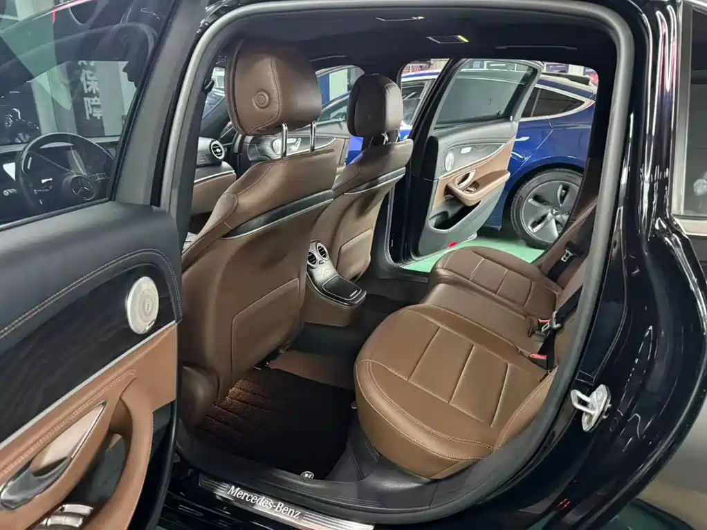 Mercedes-Benz E-Class — миниатюра 5
