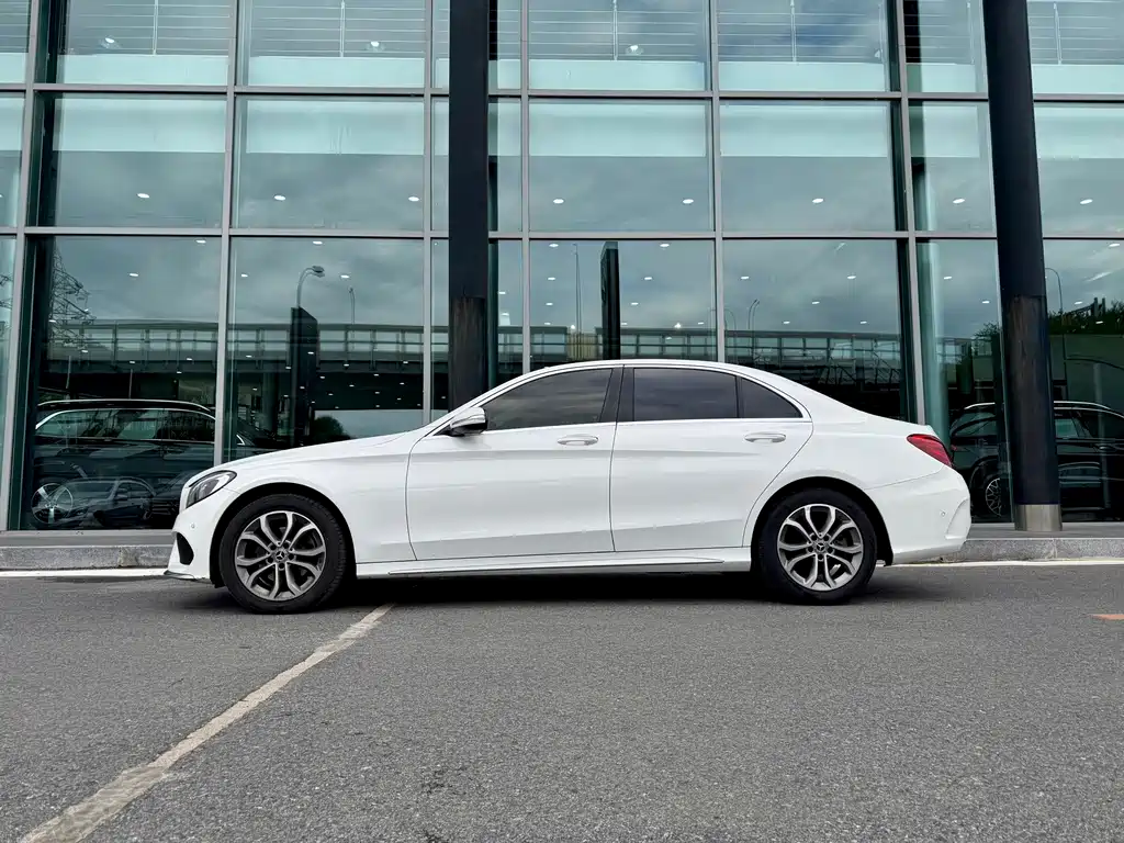Mercedes-Benz C-Class — миниатюра 7