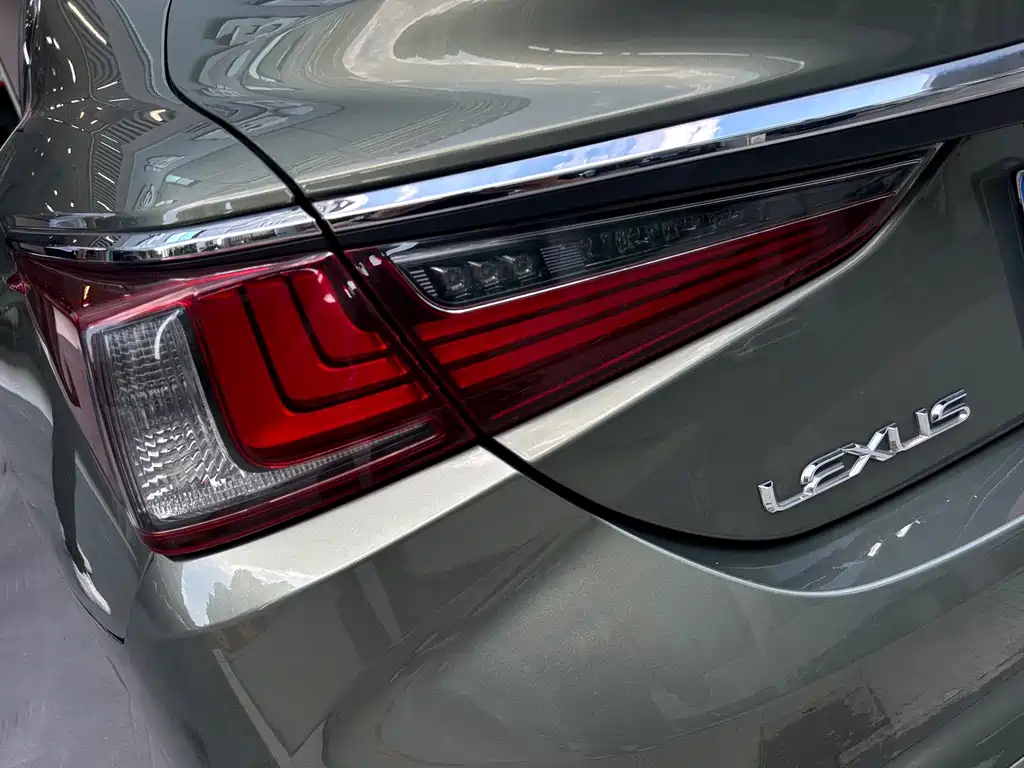 Lexus ES — миниатюра 14
