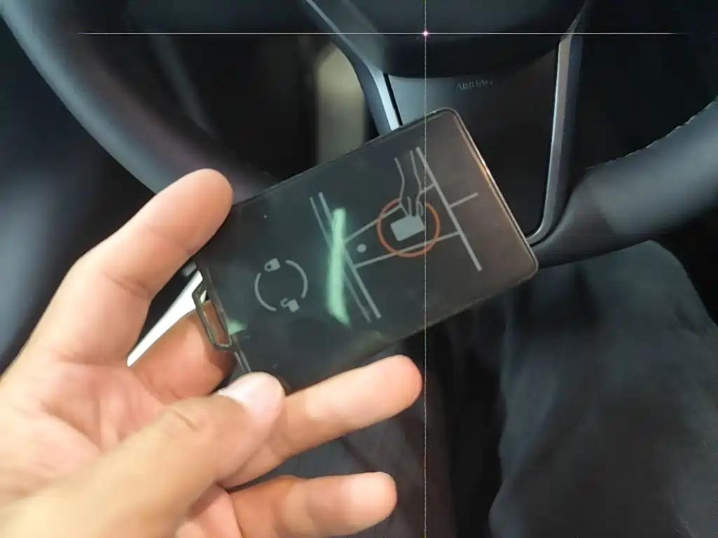 Tesla Model Y — миниатюра 9