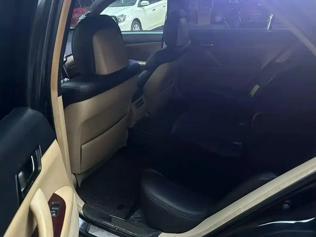 Toyota Reiz — миниатюра 6