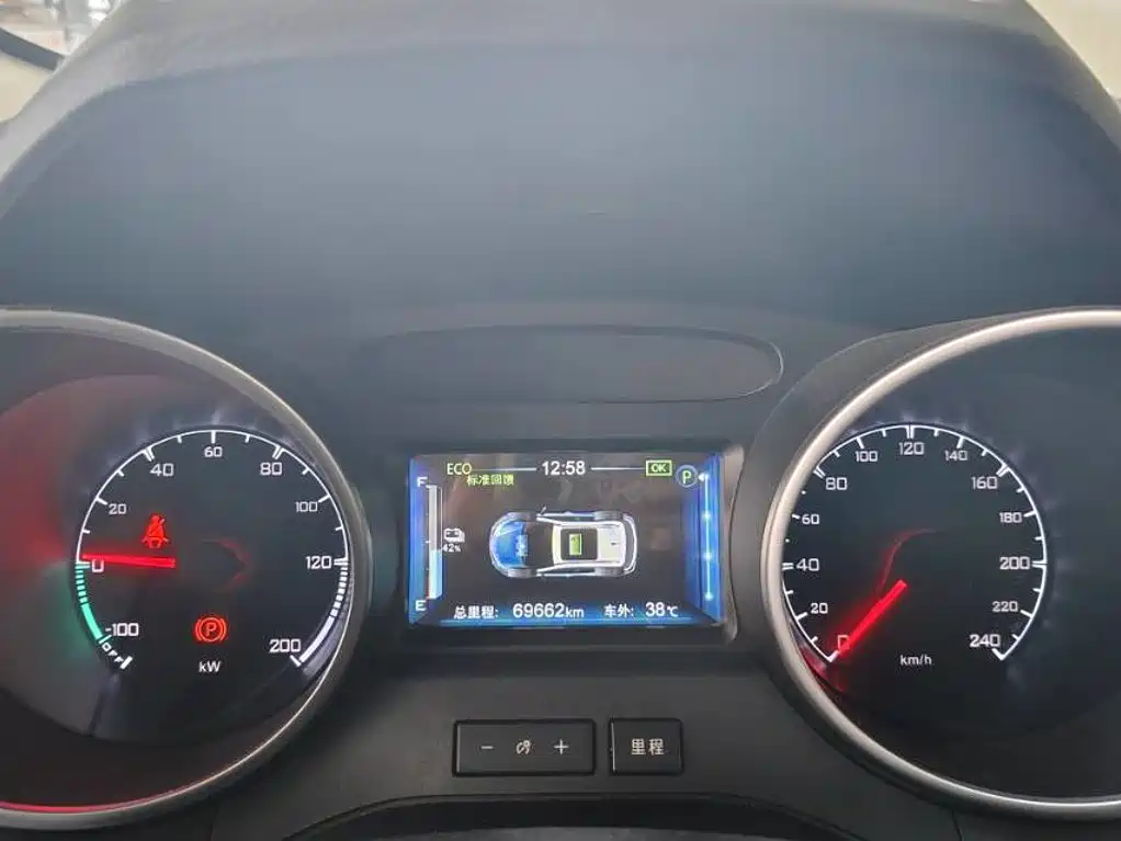 BYD Yuan EV — миниатюра 9