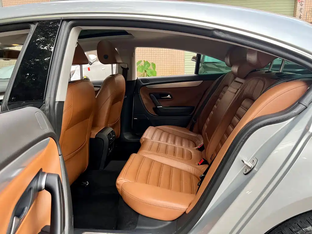 Volkswagen FAW - Passat CC CC 2011 2.0TSI Luxury