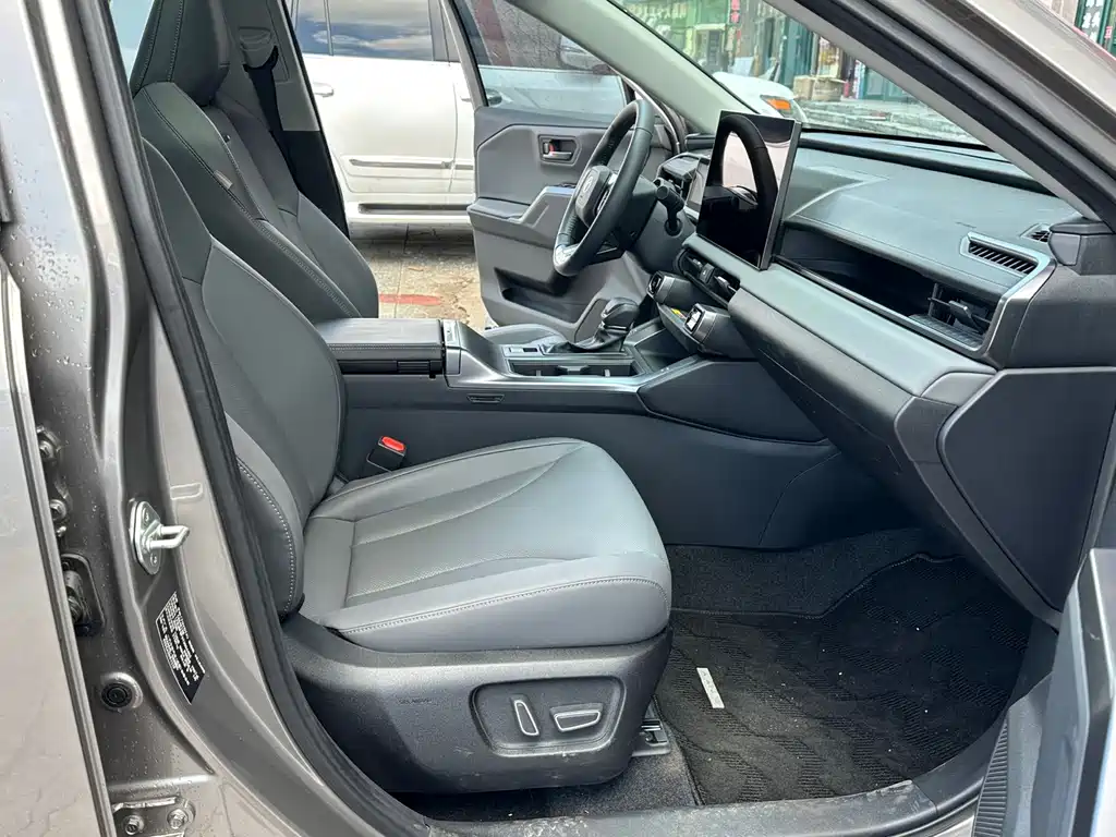 Toyota RAV4 — миниатюра 23