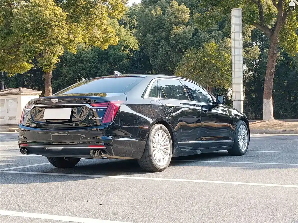CADILLAC CT6