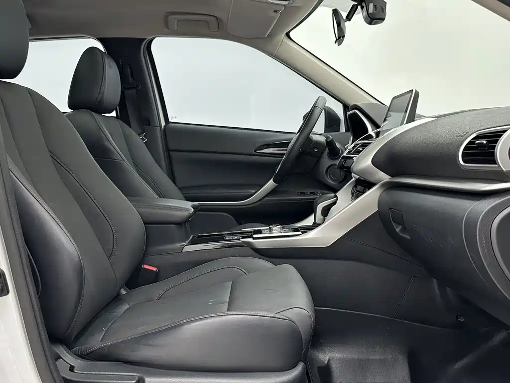Mitsubishi Eclipse Cross — миниатюра 8