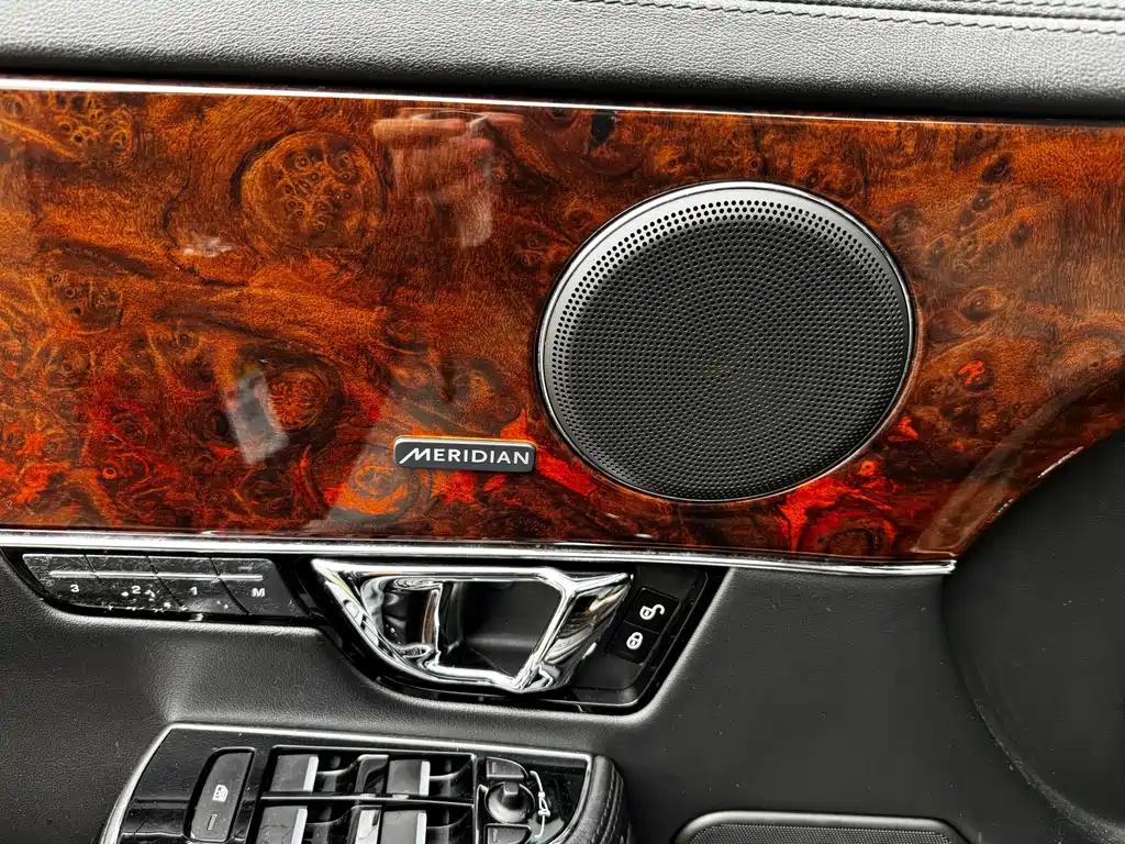Jaguar XJ — миниатюра 6