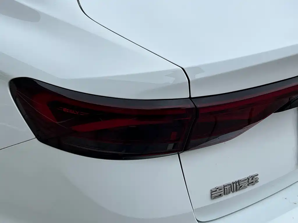 Geely Emgrand 2022 — фото 11