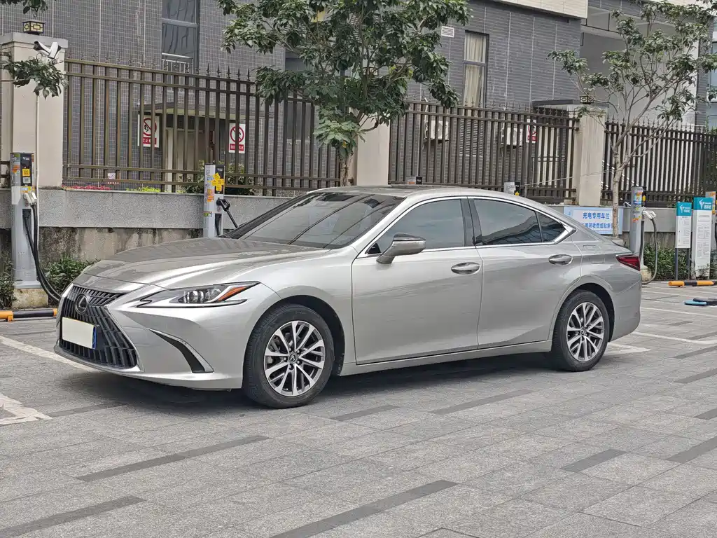 Lexus ES 2022