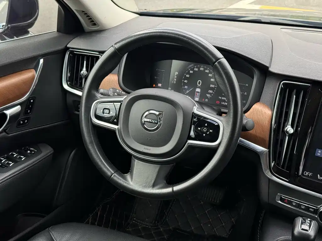 Volvo S90 — миниатюра 9