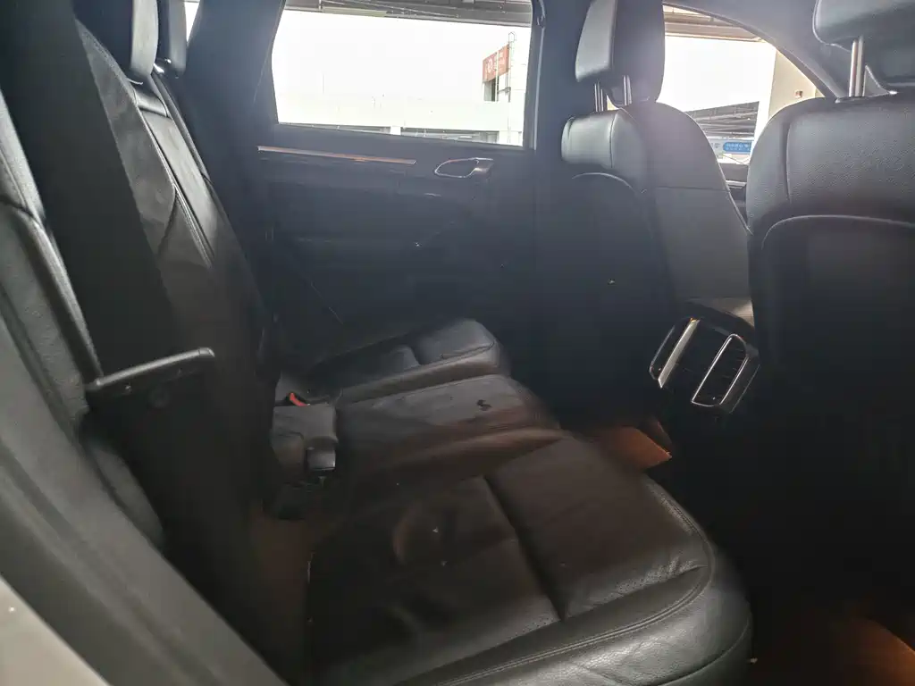 Porsche Cayenne — миниатюра 11