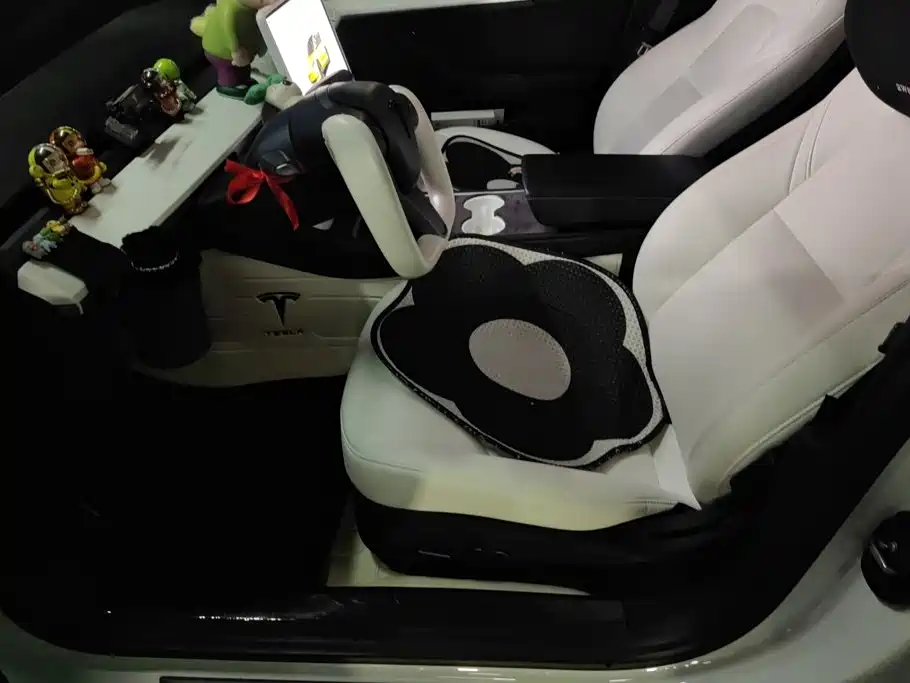 Tesla Model 3 — миниатюра 9