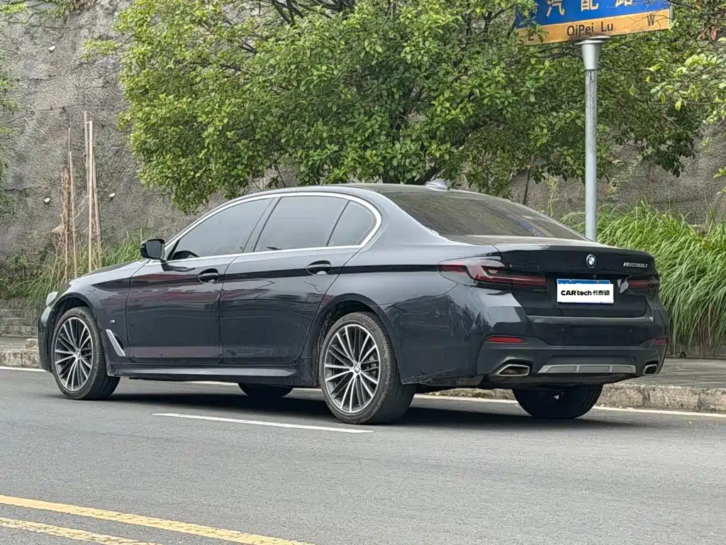 BMW 5 Series — миниатюра 9