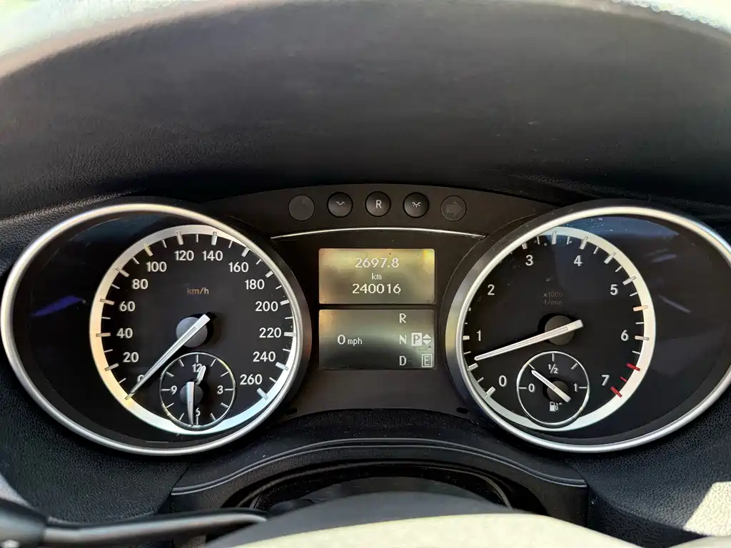 Mercedes-Benz R-Class — миниатюра 24