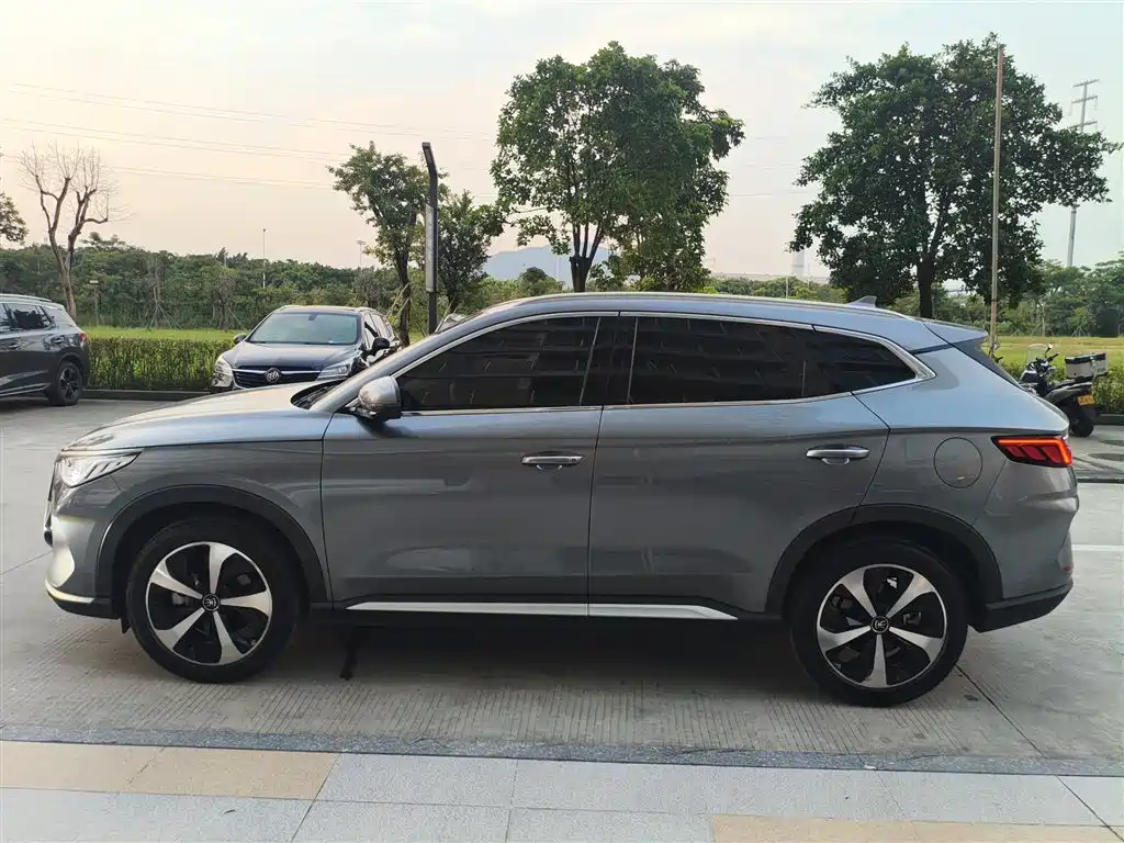 BYD PLUS New Energy — миниатюра 3