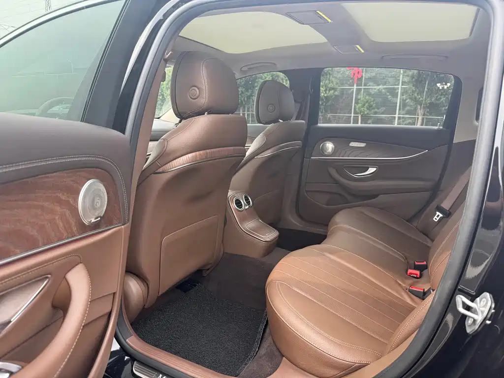 Mercedes-Benz E-Class — миниатюра 10