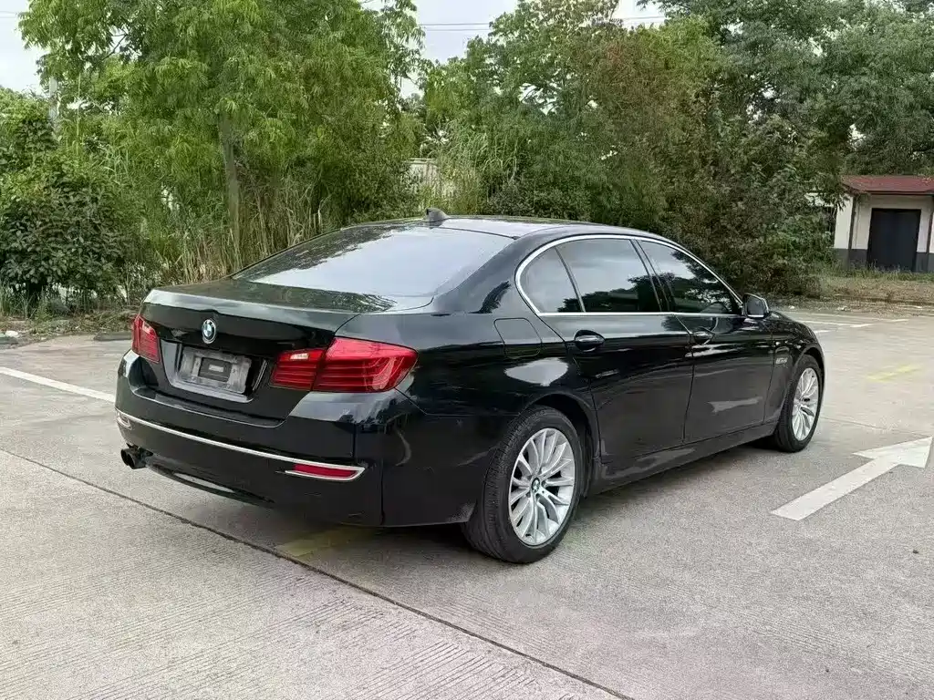 BMW 5 Series — миниатюра 8