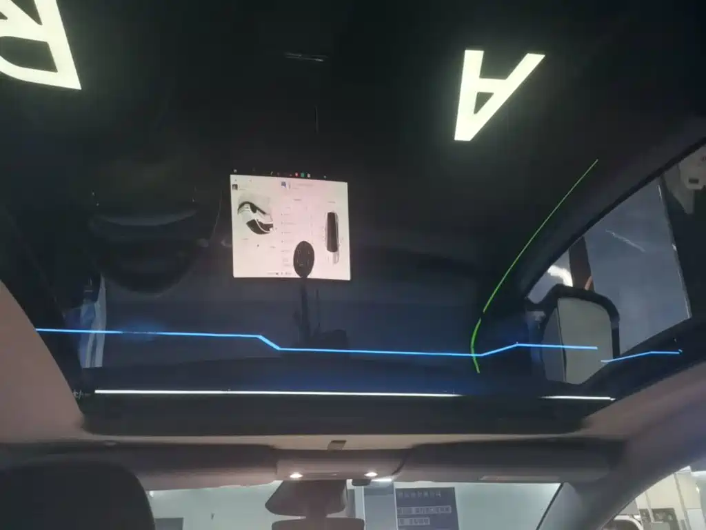 Tesla Model Y — миниатюра 18