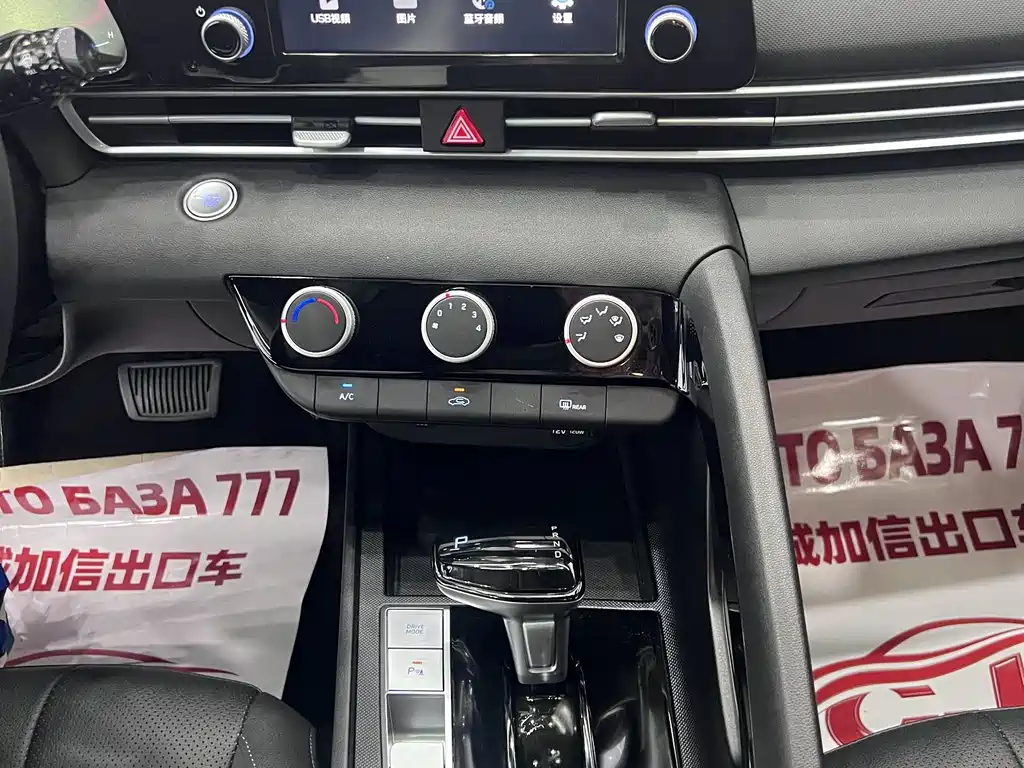 Hyundai Elantra — миниатюра 12