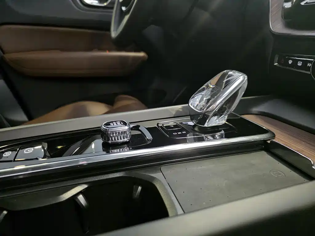 VOLVO XC60 PLUG IN HYBRID