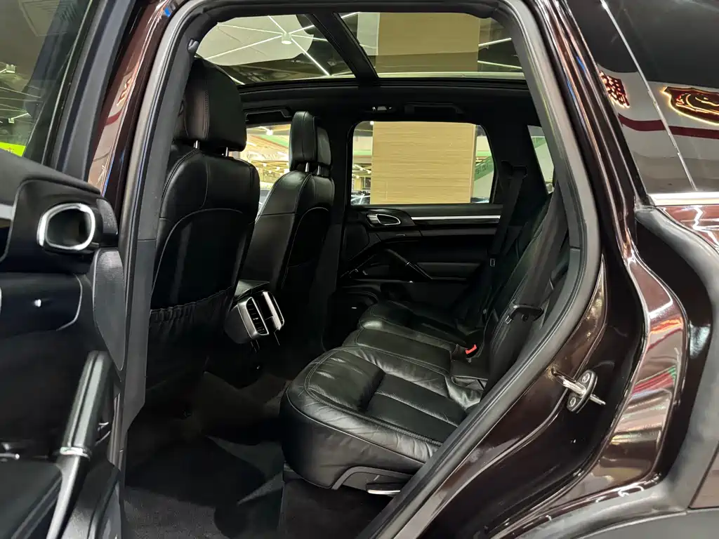 Porsche Cayenne — миниатюра 11