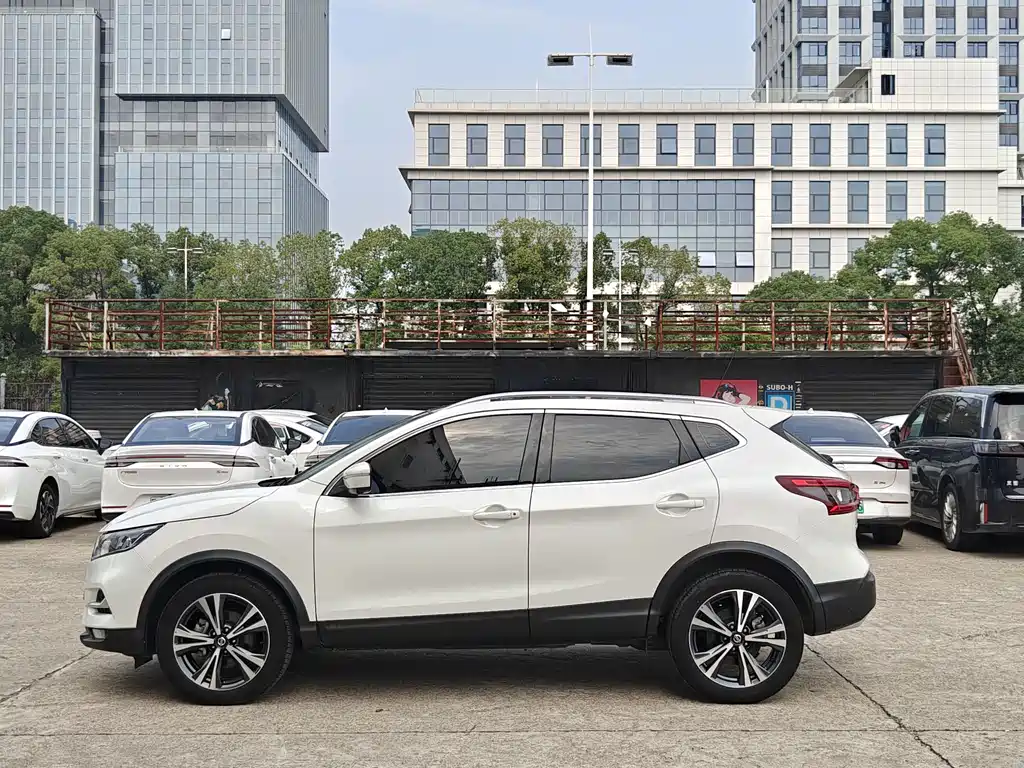 Nissan Qashqai 2022 — фото 3