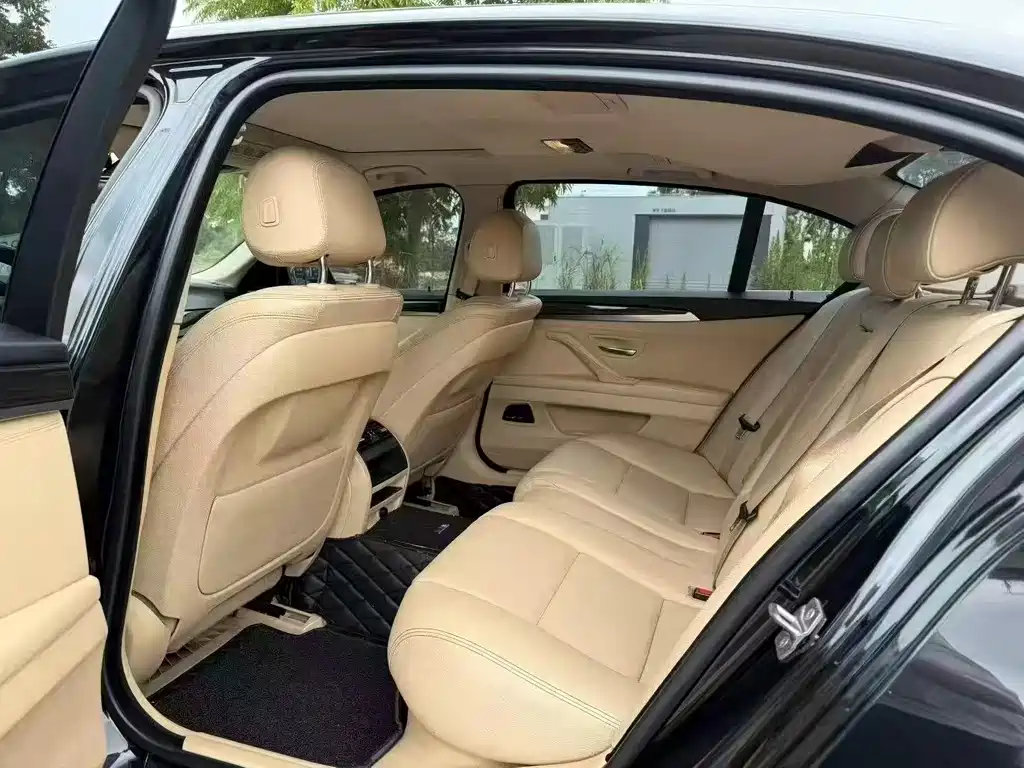 BMW 5 Series — миниатюра 6