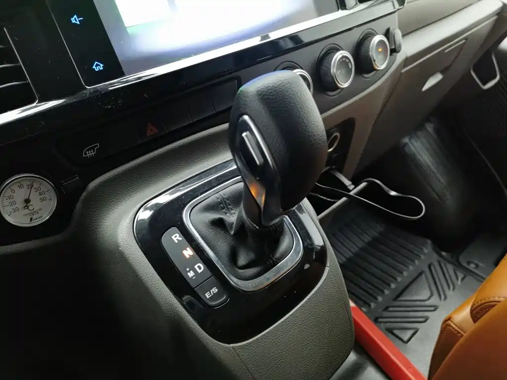 Ford Transit Custom — миниатюра 13