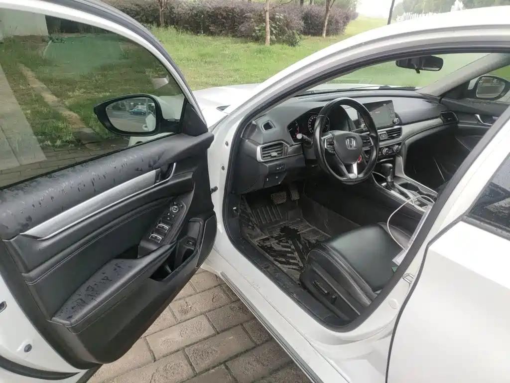 Honda Accord — миниатюра 17
