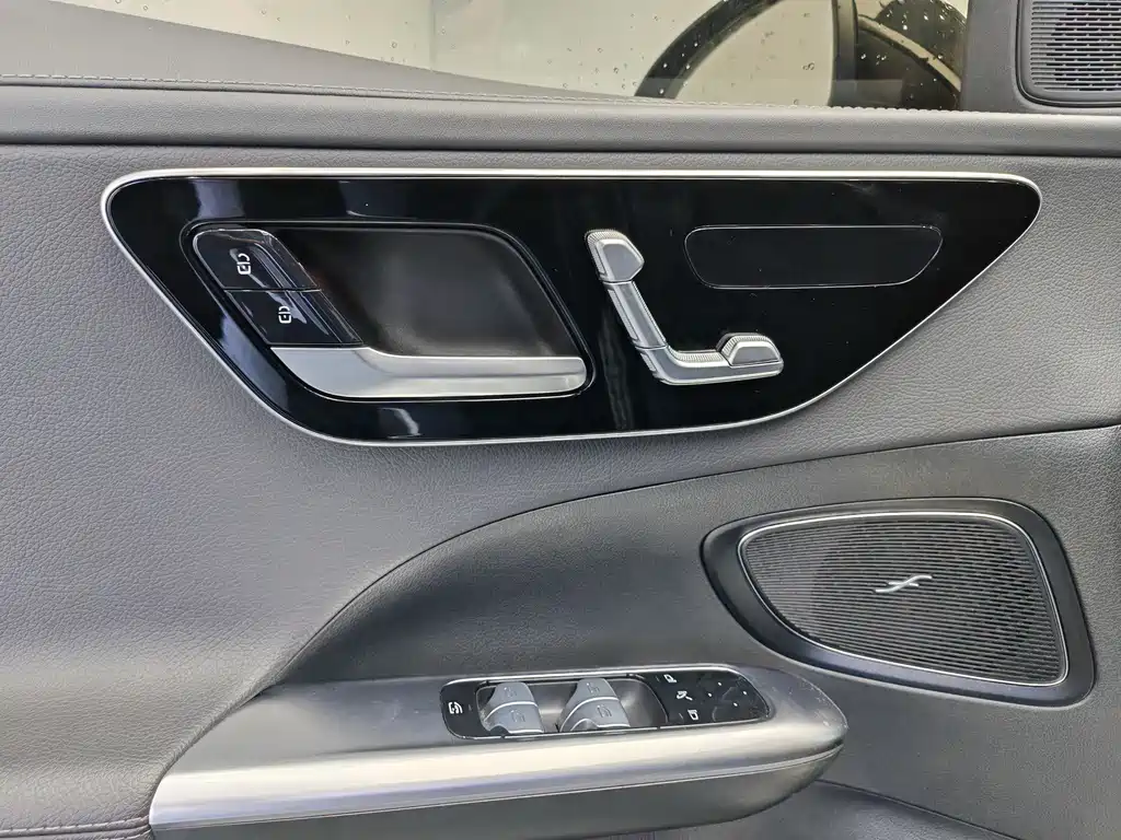 Mercedes-Benz C-Class — миниатюра 17