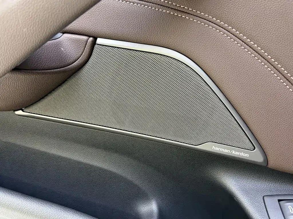 BMW 5 Series — миниатюра 9