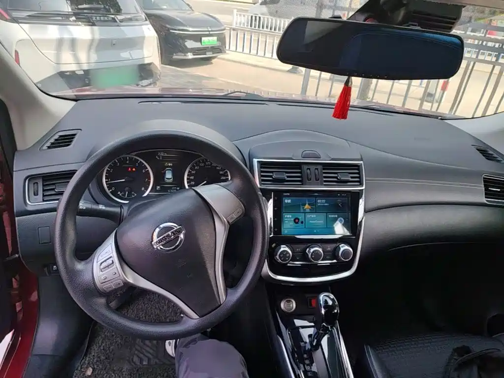 Nissan Tiida — миниатюра 10