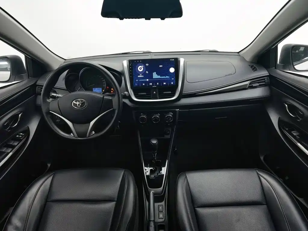 Toyota Yaris L — миниатюра 5