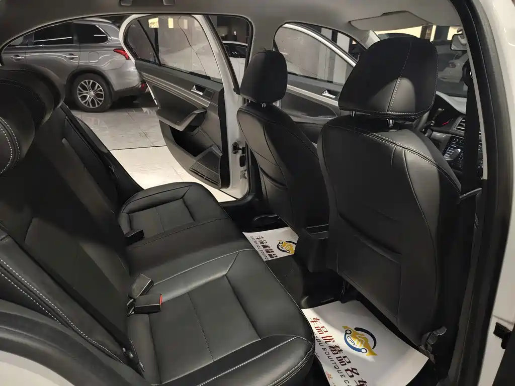 Volkswagen Lavida — миниатюра 7