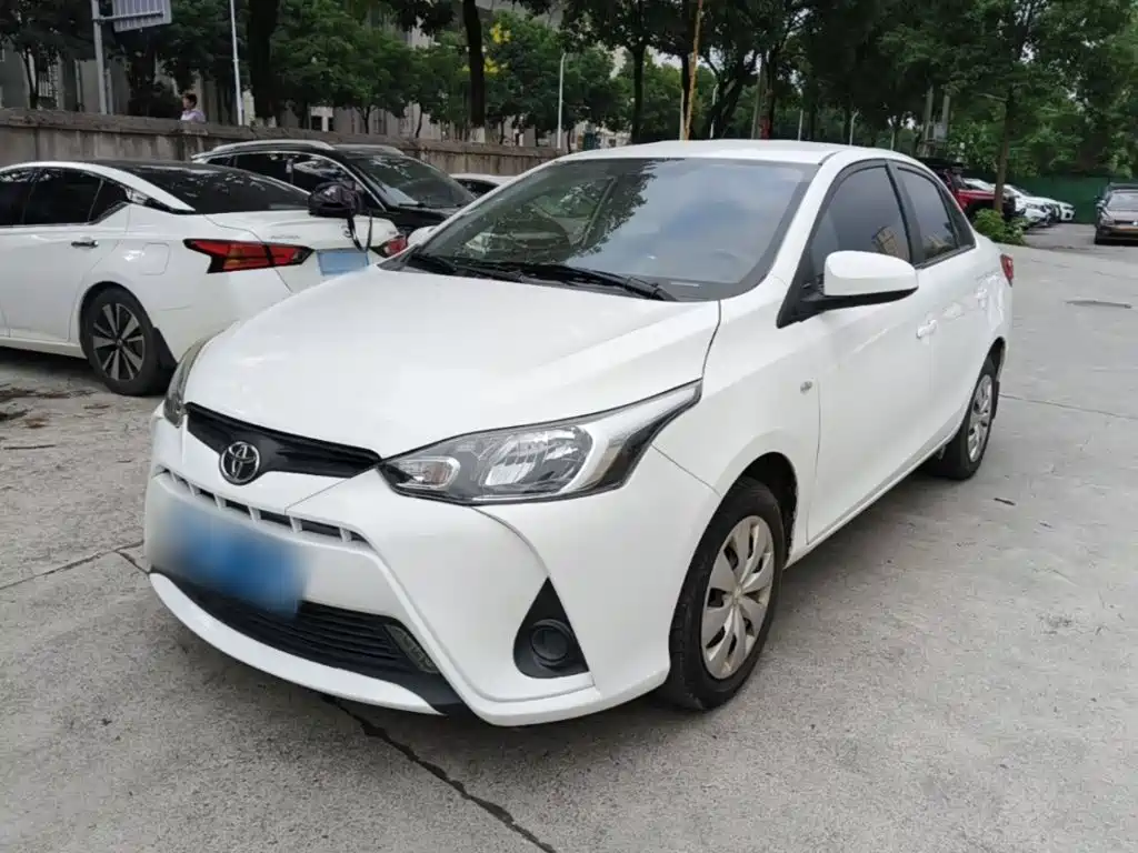 Toyota Yaris L — миниатюра 2