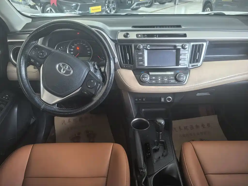 Toyota RAV4 — миниатюра 8