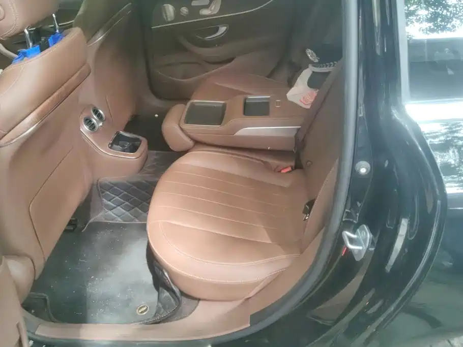 Mercedes-Benz E-Class — миниатюра 11