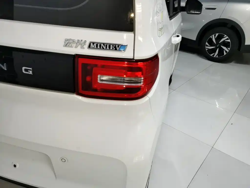 Wuling MINIEV — миниатюра 8