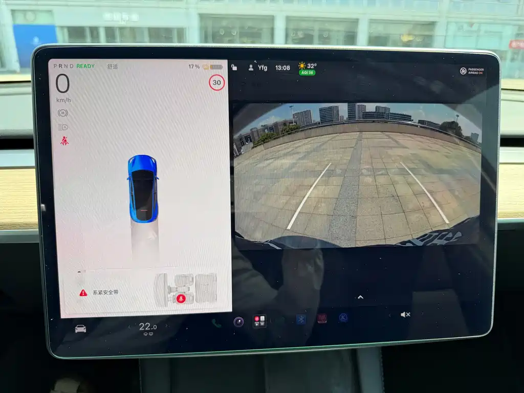 Tesla Model Y — миниатюра 12