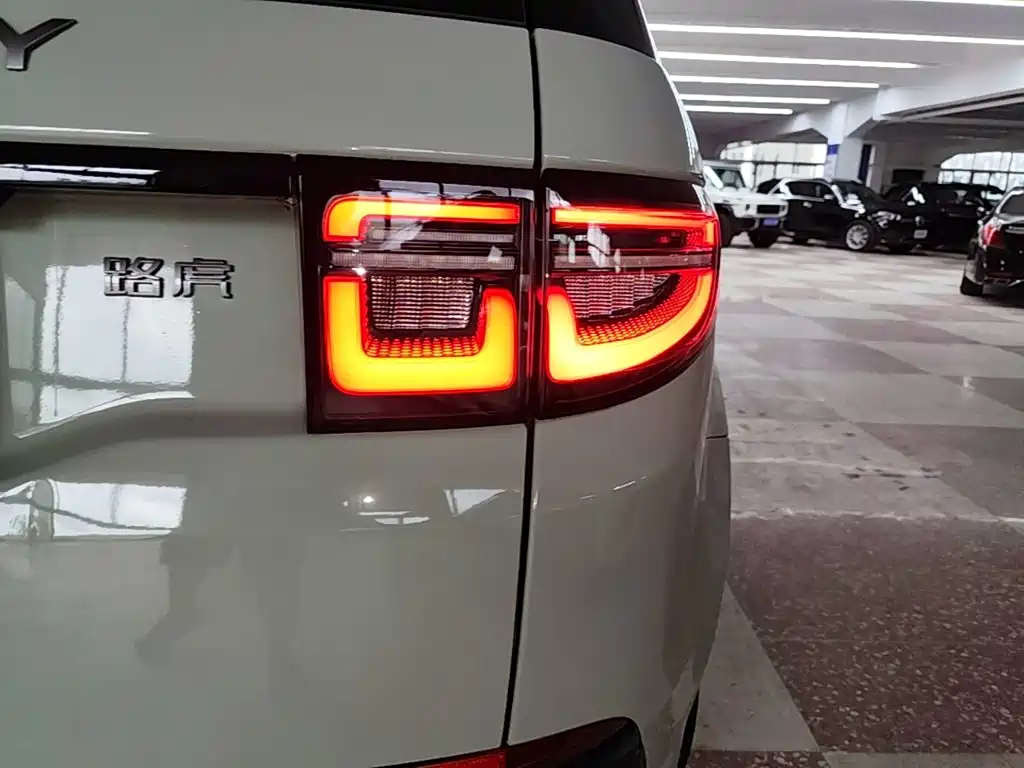 Land Rover Discovery Sport Hybrid — миниатюра 8
