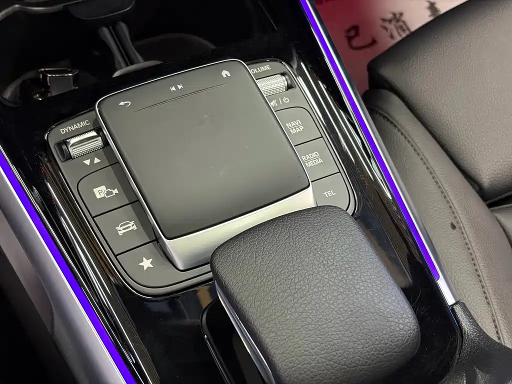 Mercedes-Benz GLB — миниатюра 11
