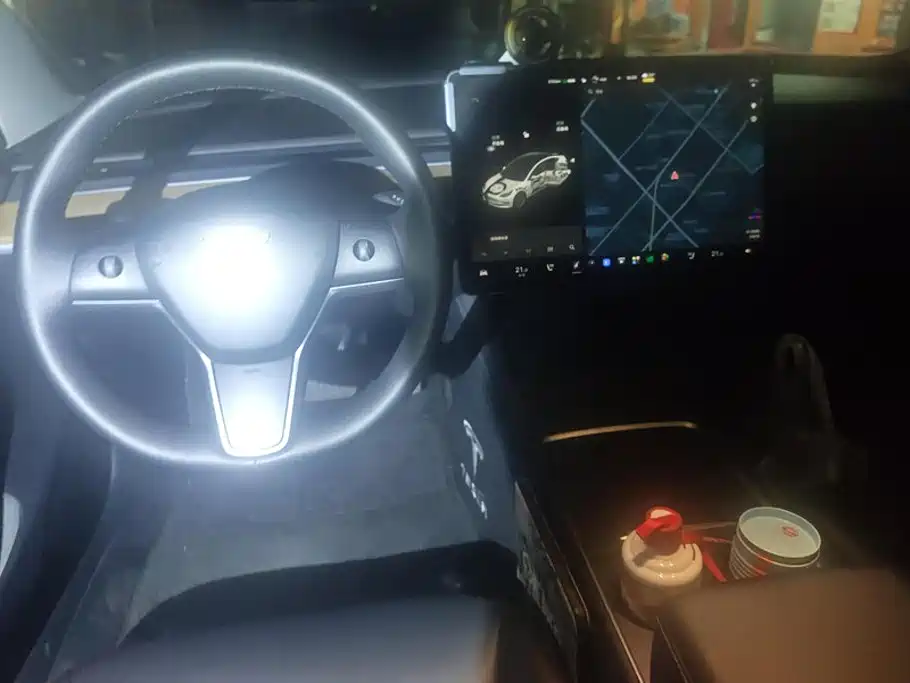 Tesla Model 3 — миниатюра 12