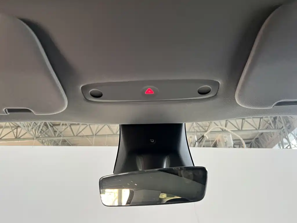 Tesla Model Y — миниатюра 27