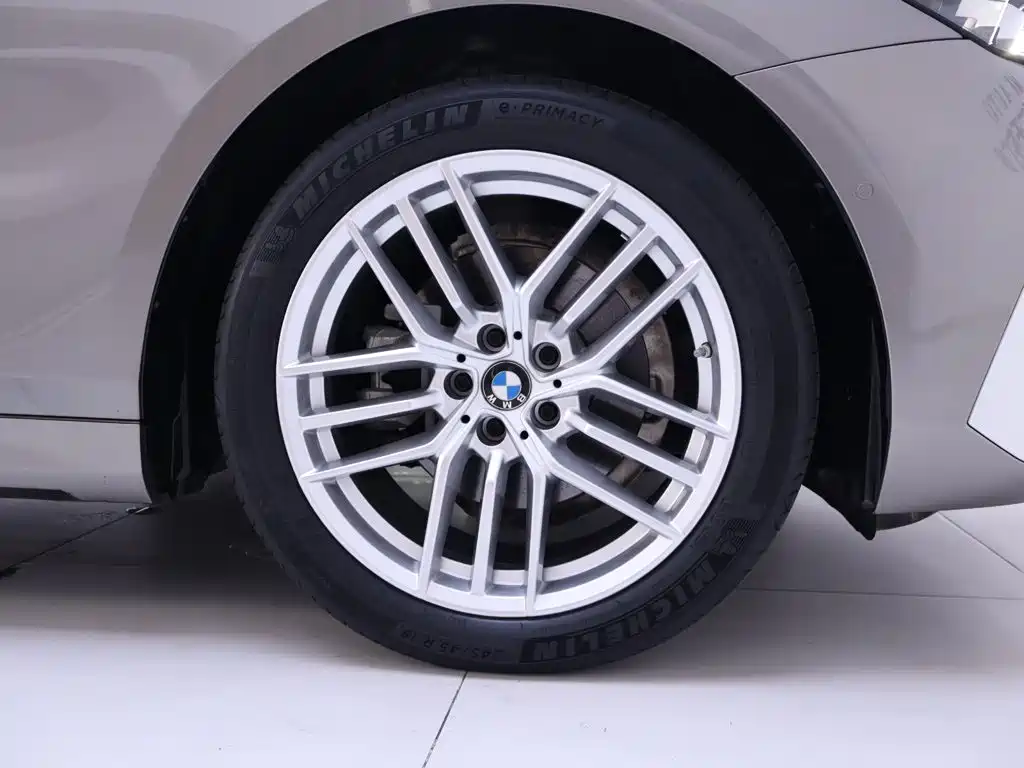 BMW 5 Series — миниатюра 6
