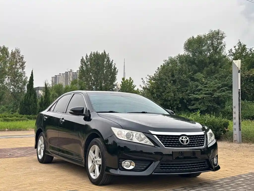 Toyota Camry — миниатюра 3