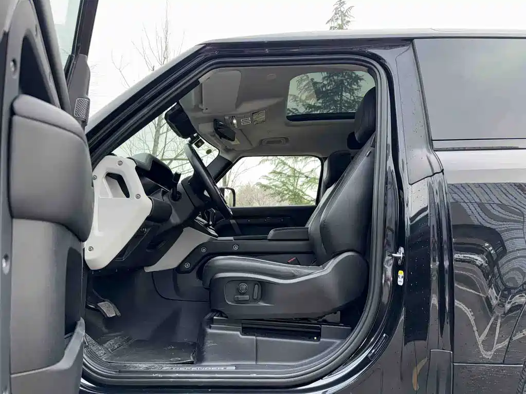 Land Rover Defender — миниатюра 4