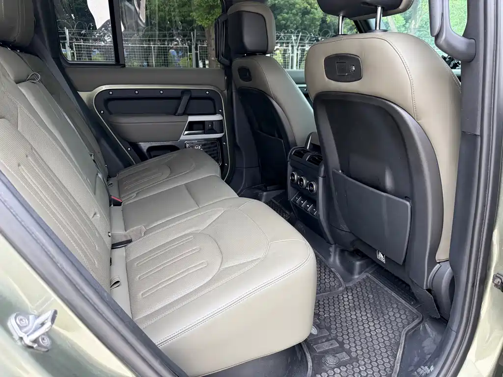 Land Rover Defender — миниатюра 11